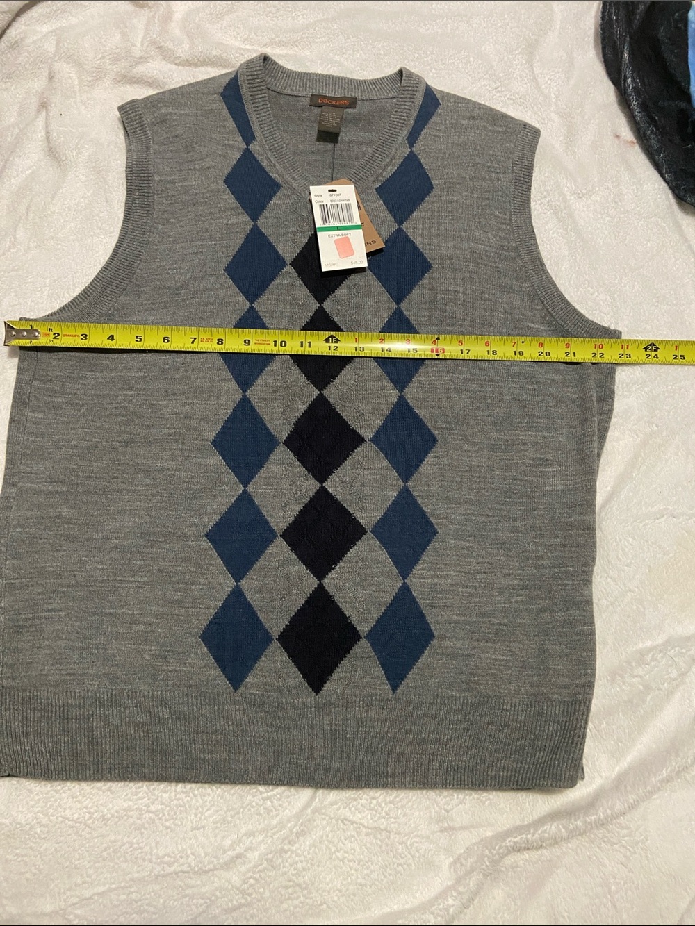 Dockers Men’s Gray V-Neck Argyle Sweater Vest with Blue Diamond Pattern - Picture 7 of 8